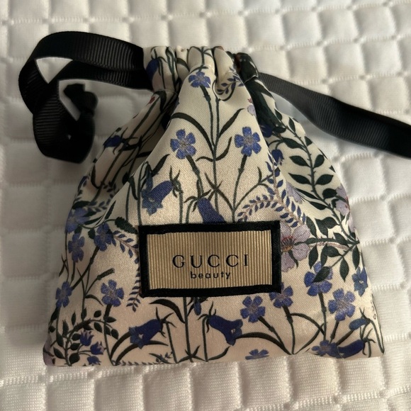 NWT Gucci Beauty Satin Scrunchie Set – 3-Pack w/ Floral Pouch - Picture 7 of 11